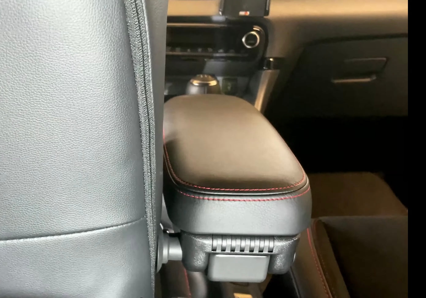 Center armrest GR Yaris