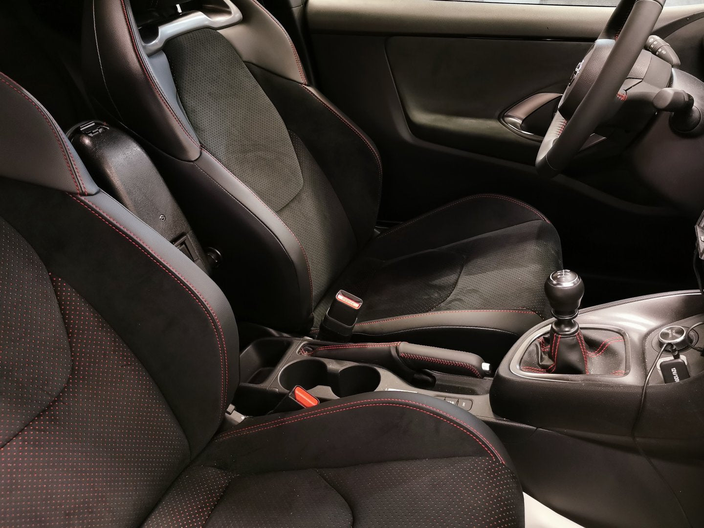 Center armrest GR Yaris