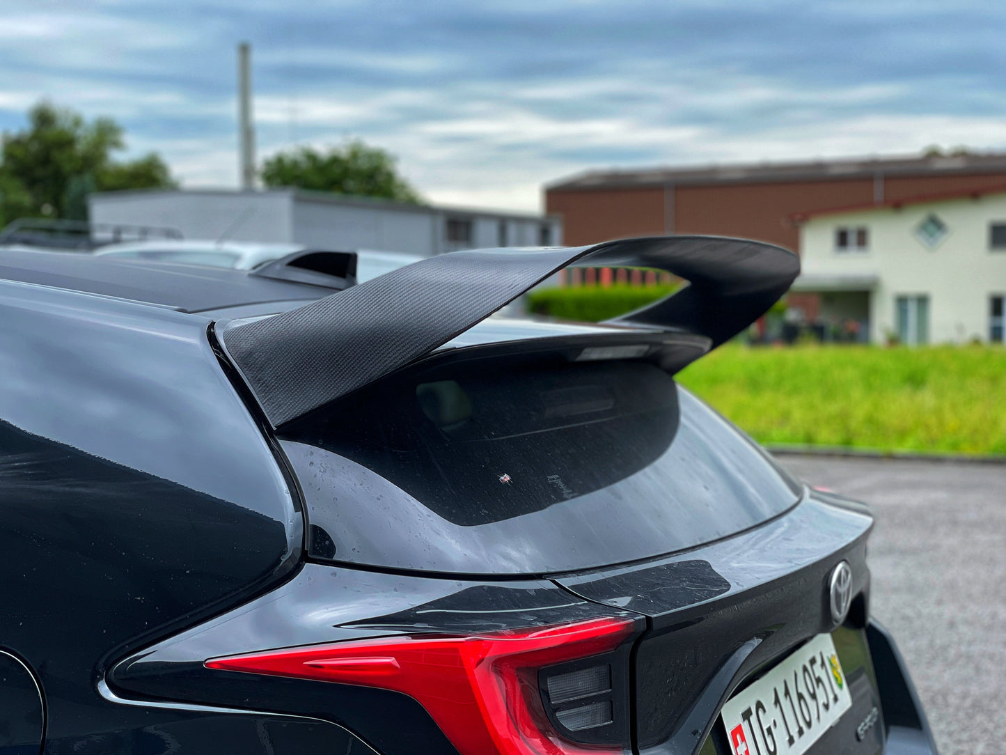 MT carbon rear wing