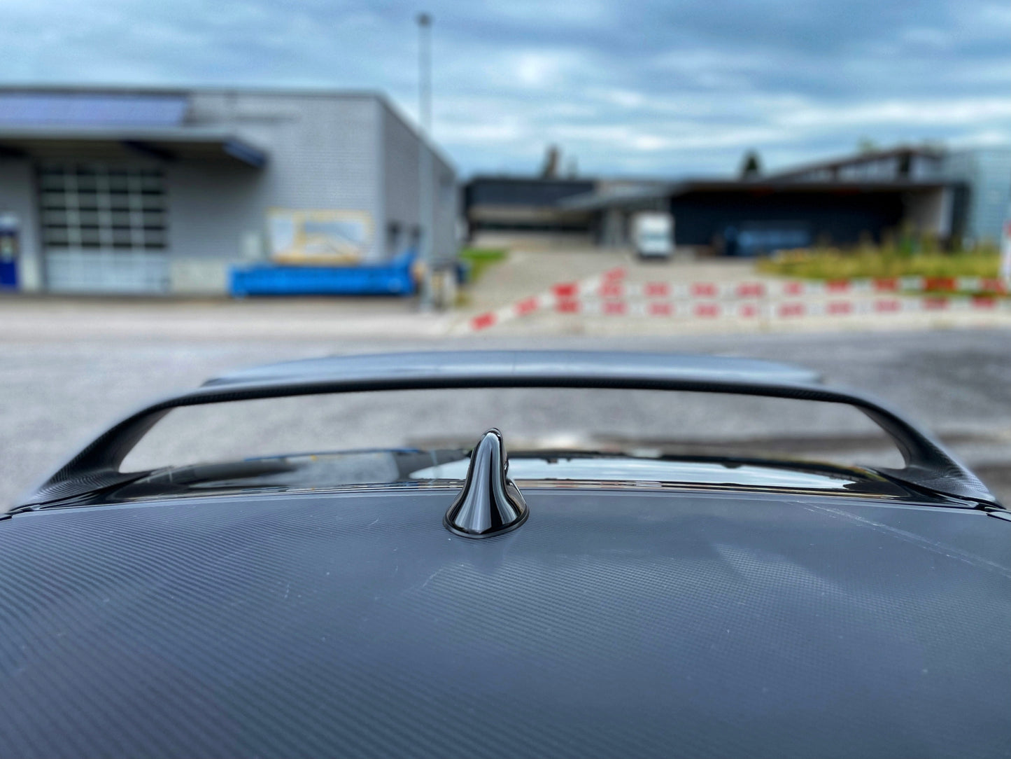 MT carbon rear wing
