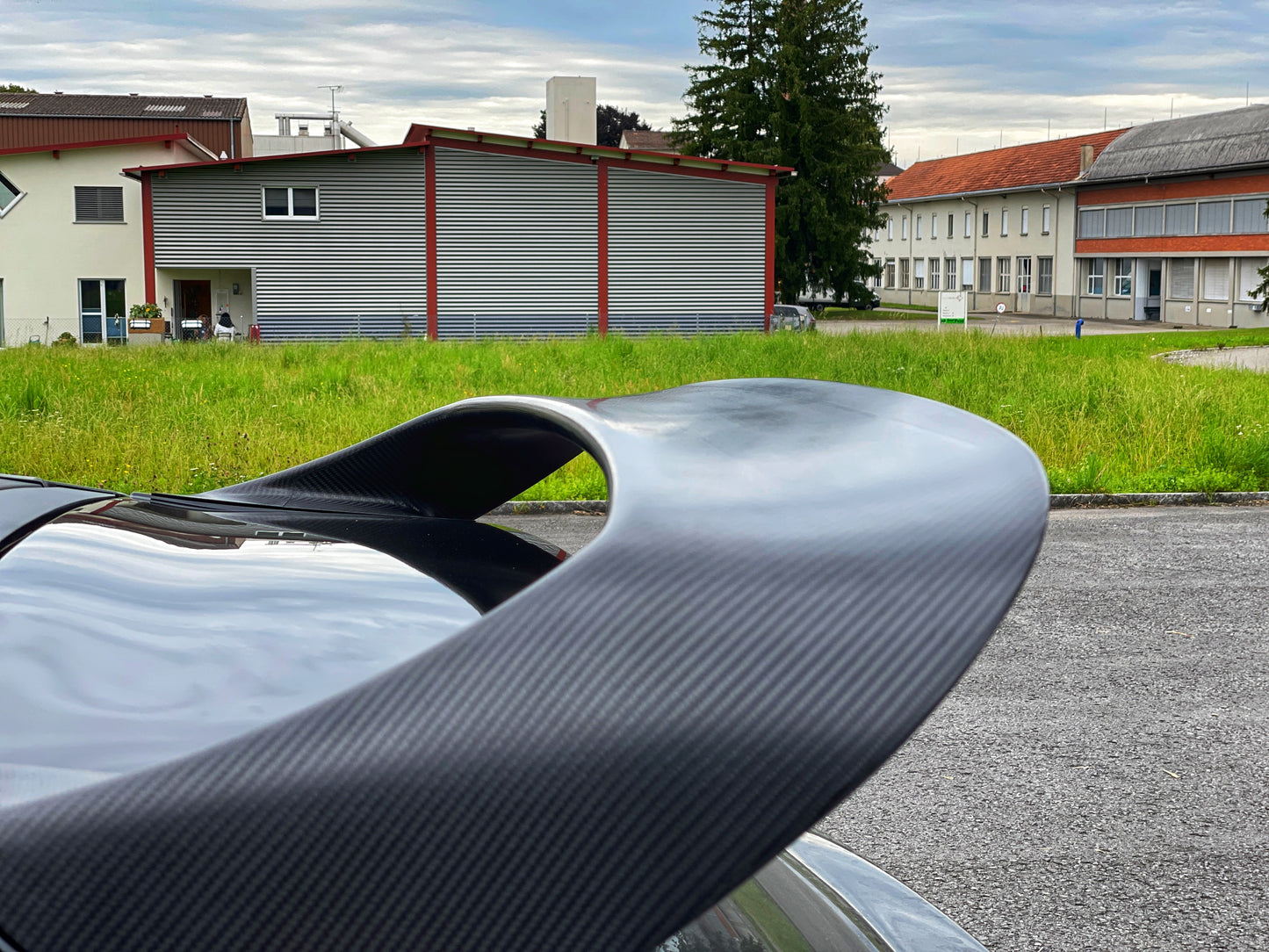 MT carbon rear wing